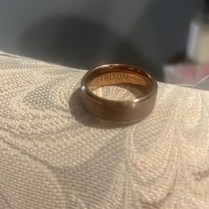 Men’s rose gold wedding van triton size 10